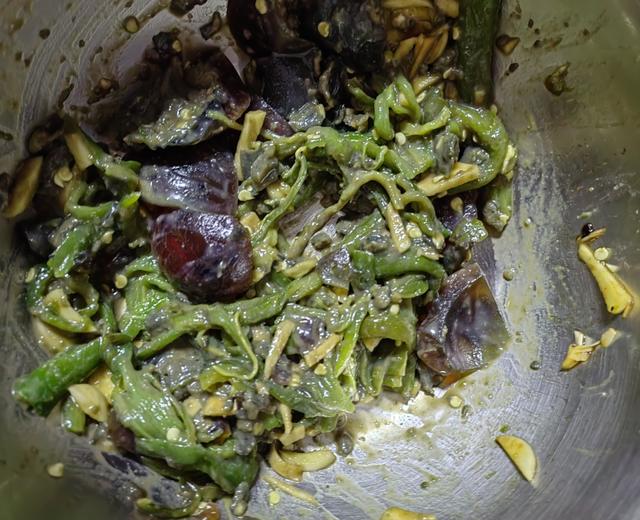 家常擂辣椒皮蛋的做法