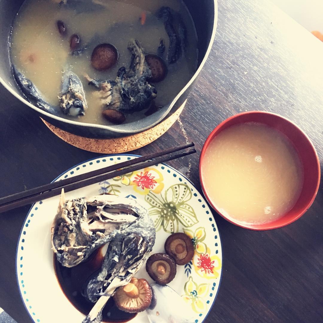 枸杞红枣乌鸡汤