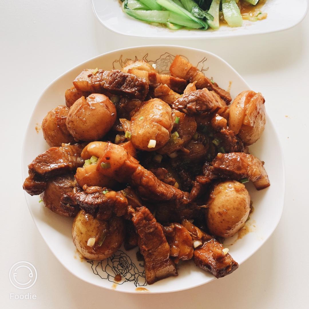 喷喷香五花肉烧小土豆