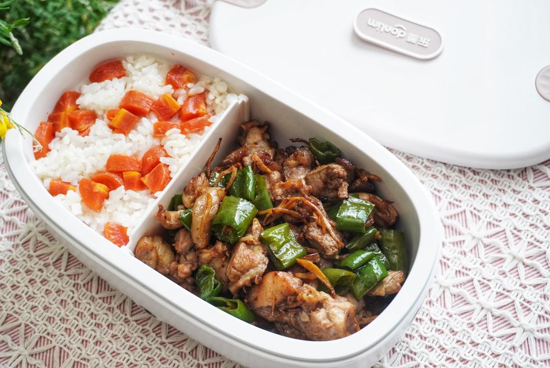 东菱免注水加热便当盒---姜丝青椒兔便当的做法