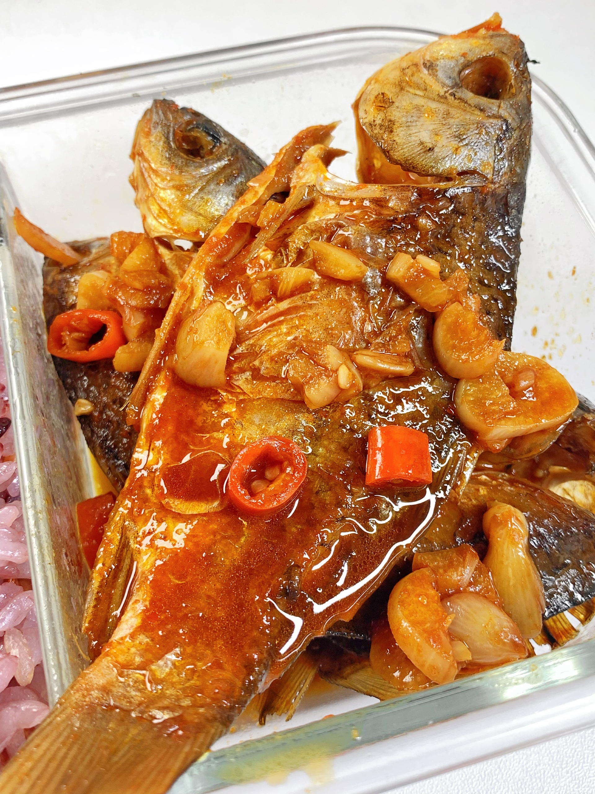 今日菜谱：红烧咸鱼