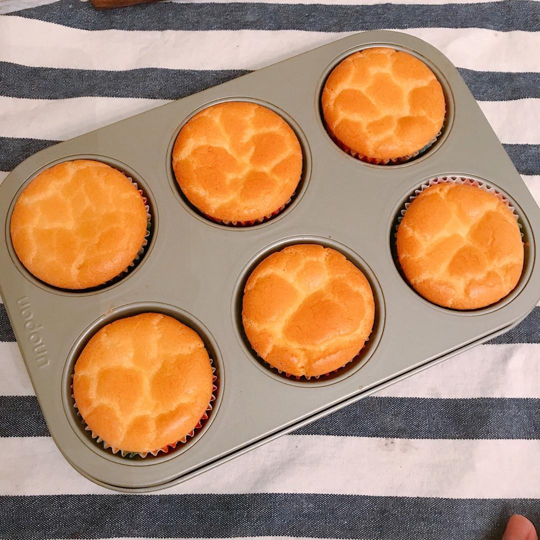 蓝莓戚风小蛋糕