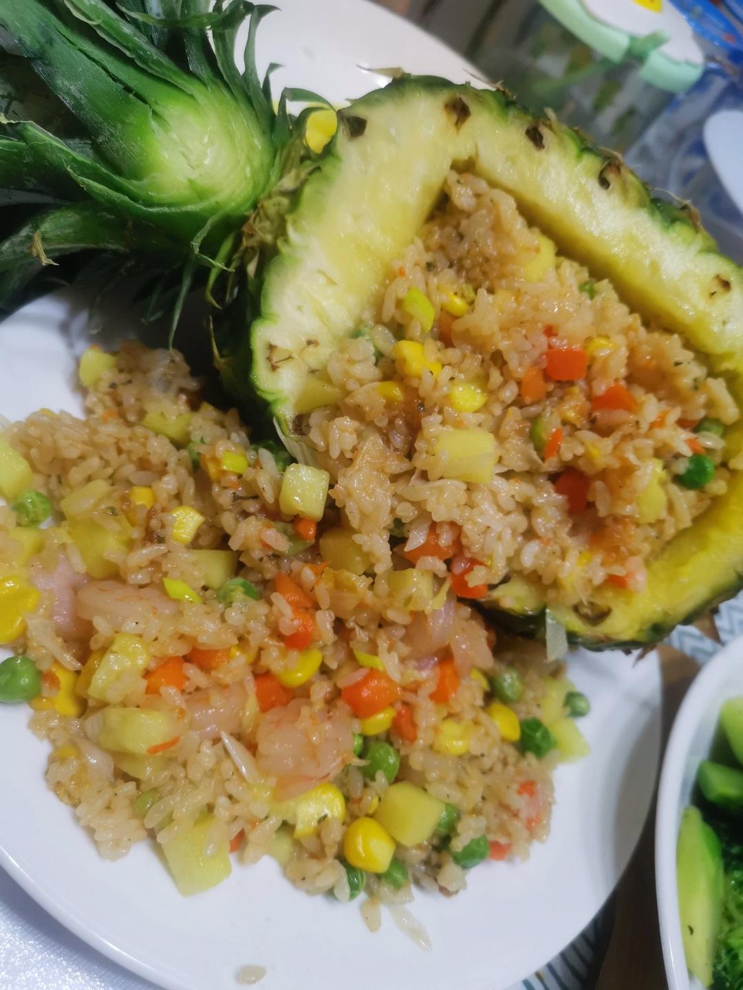 虾仁菠萝炒饭