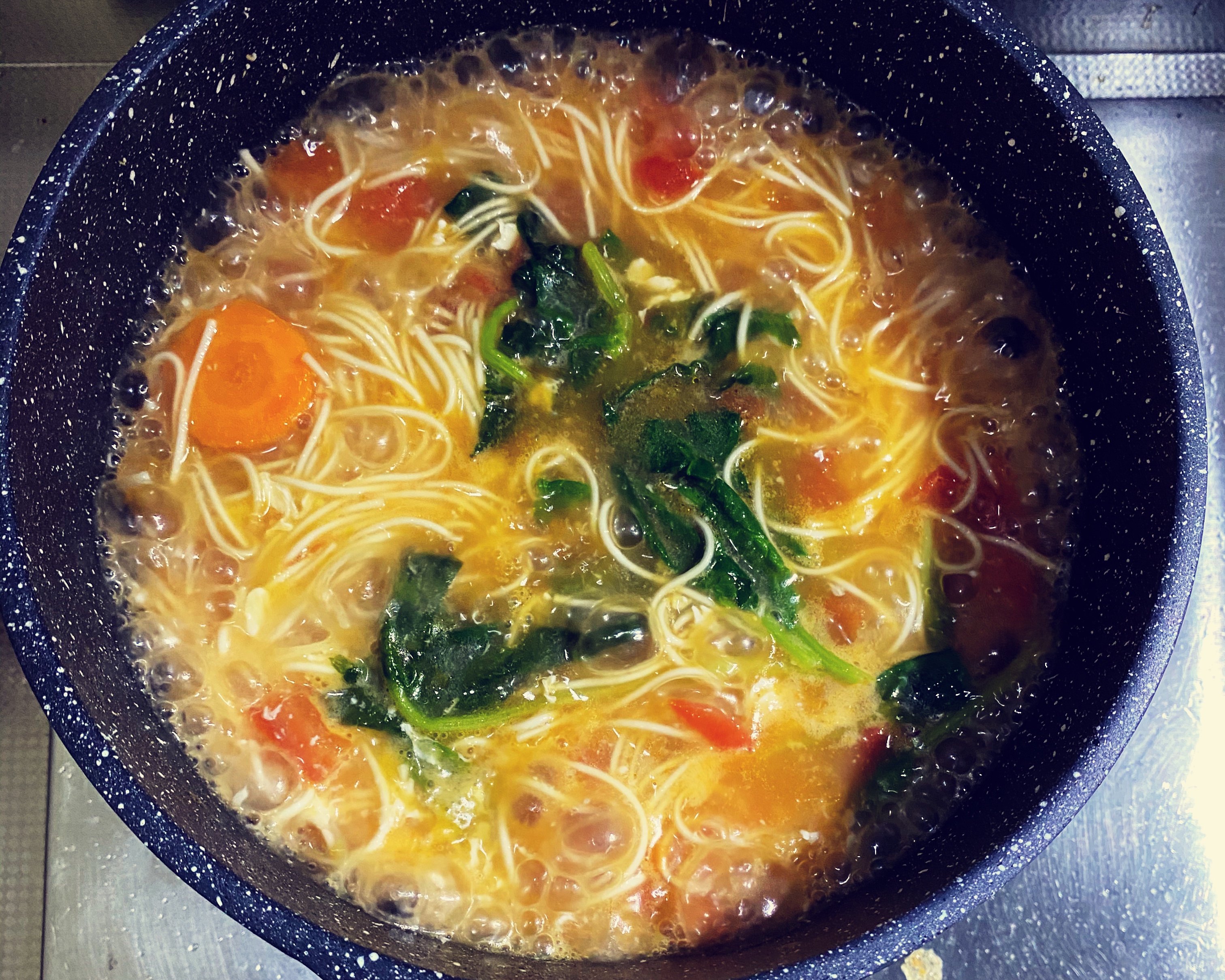 祖传西红柿鸡蛋挂面汤的做法
