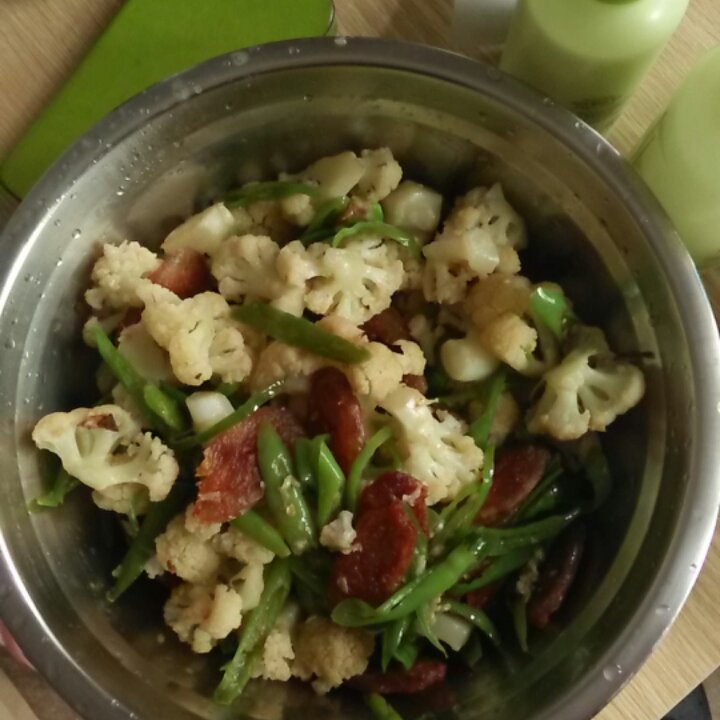 麻辣香肠炒花菜