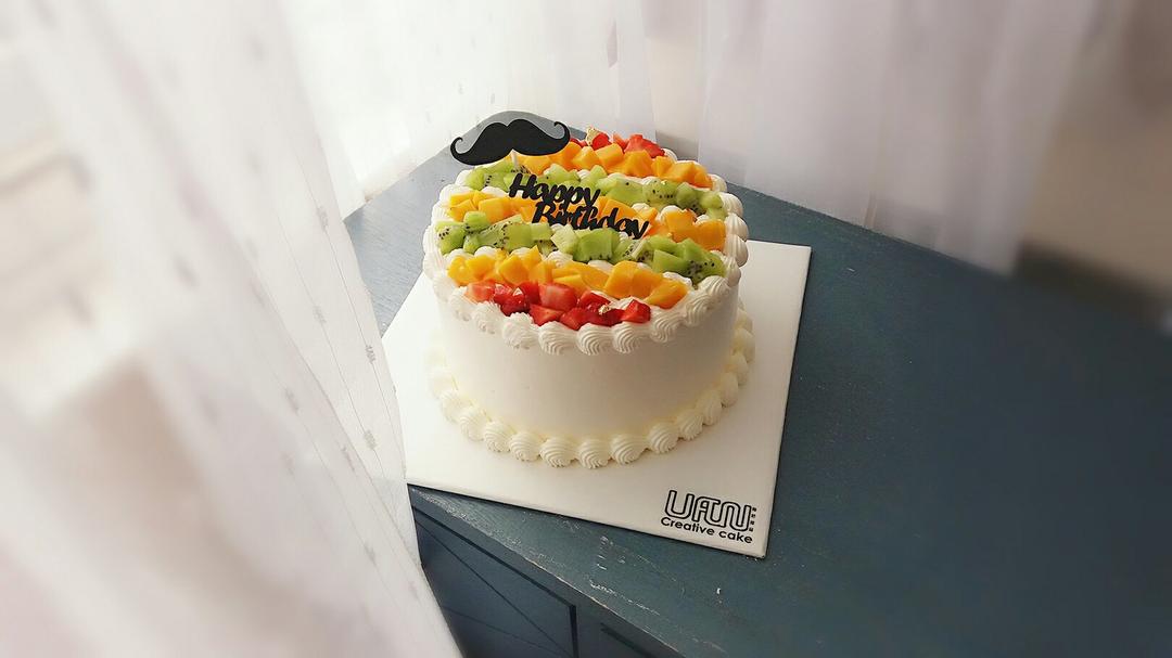 有范甜品欢颜做的奶油水果装饰蛋糕