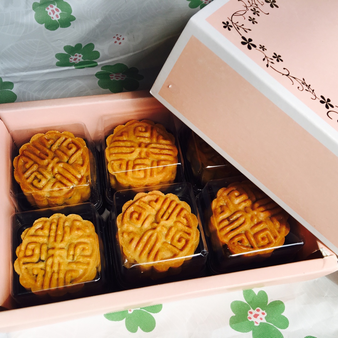 广式月饼—蛋黄莲蓉月饼