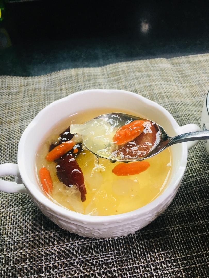 冰糖银耳红枣汤