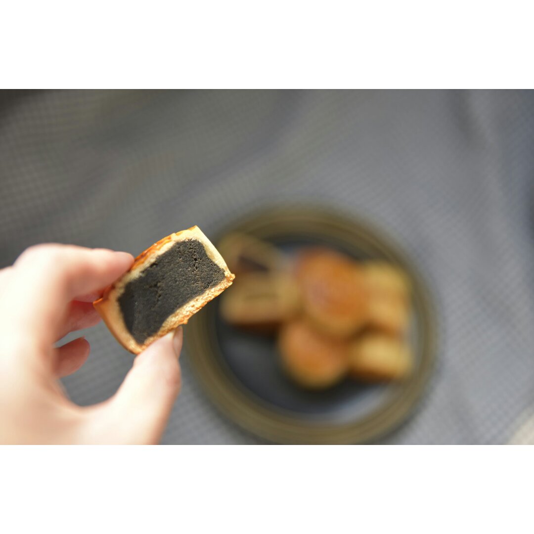 广式月饼—蛋黄莲蓉月饼