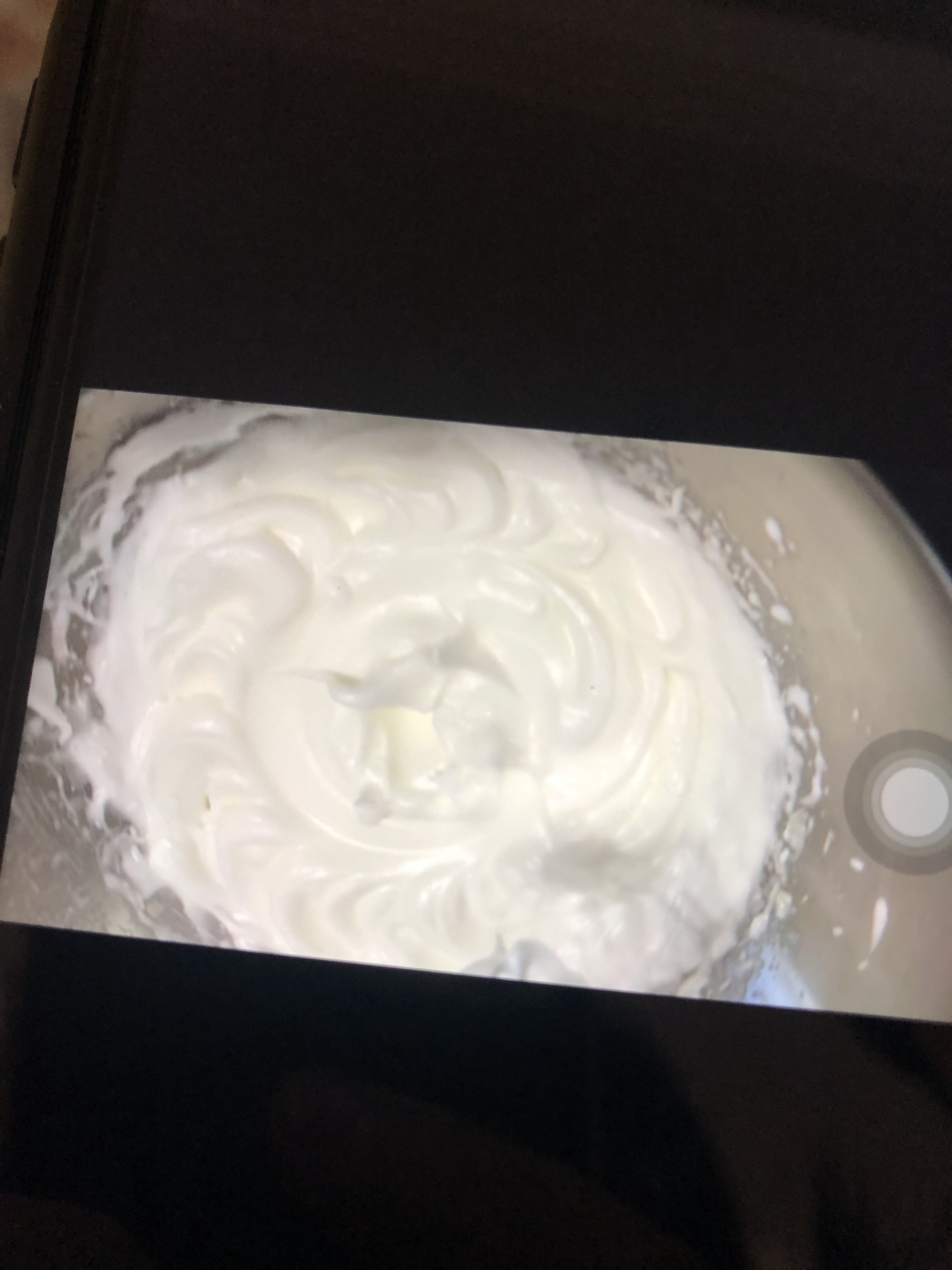 适合新手炼乳盐雪戚风蛋糕8寸（少油少糖版）含百香果口味版本的做法 步骤6