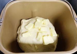 蜜豆奶酪小餐包的做法 步骤3