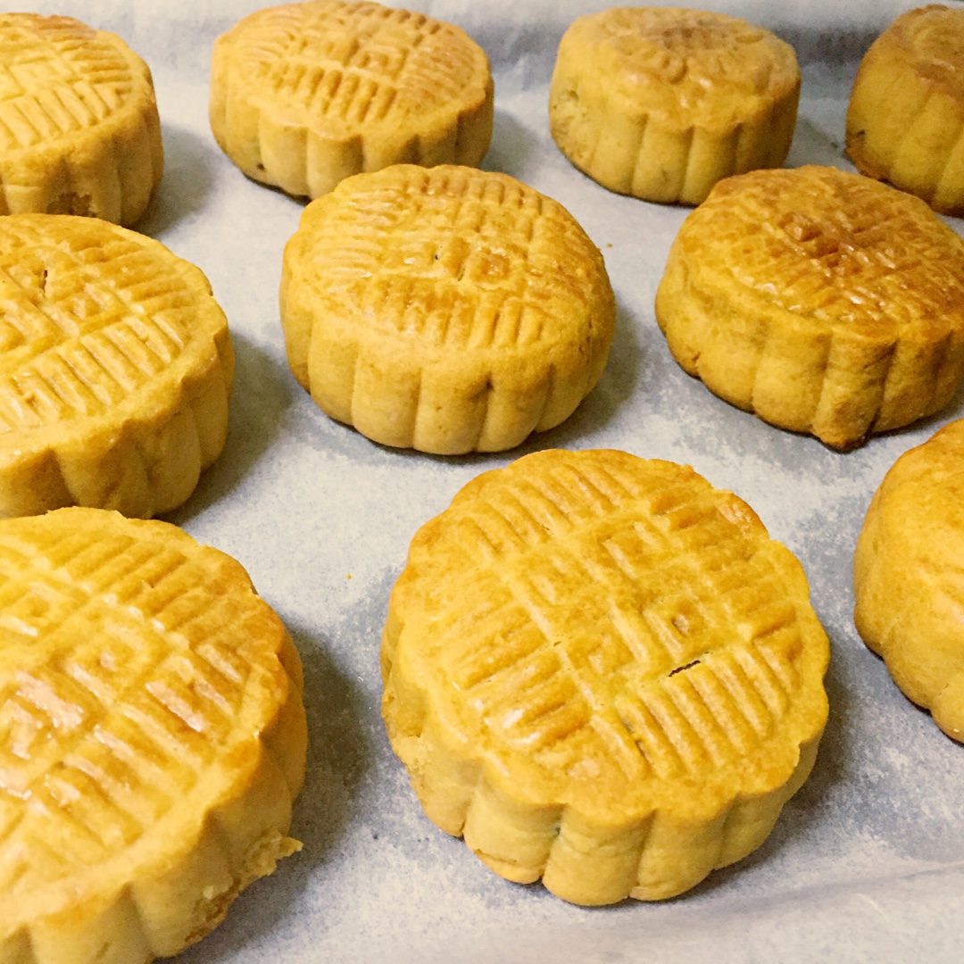 广式月饼－－蛋黄豆沙月饼