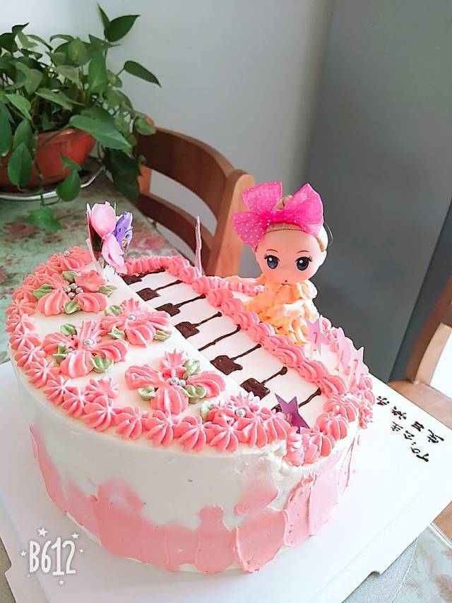 钢琴蛋糕