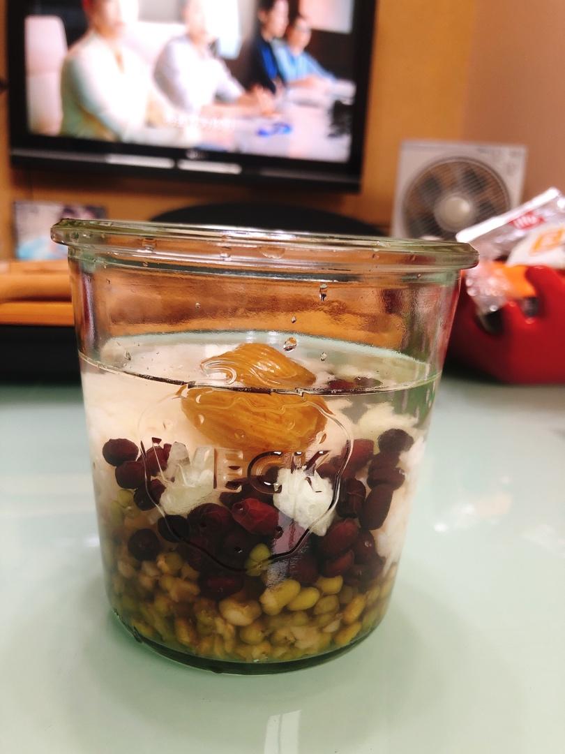 老苏州记忆中的那碗苏式绿豆汤--糯米、冬瓜糖、红绿丝