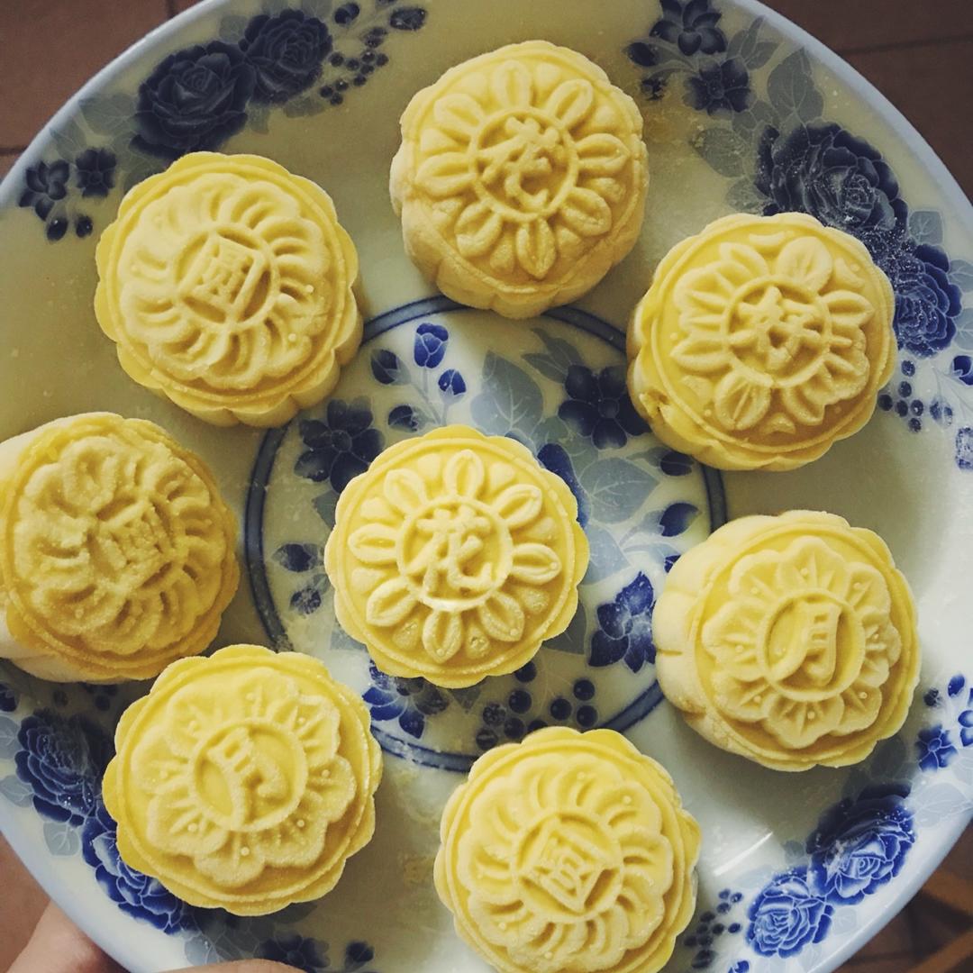 超详细图解版--流心奶黄月饼
