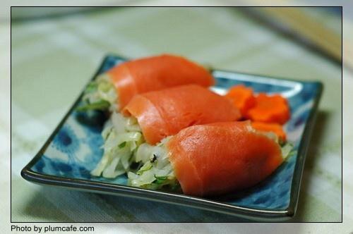 三文鱼圆白菜卷的做法