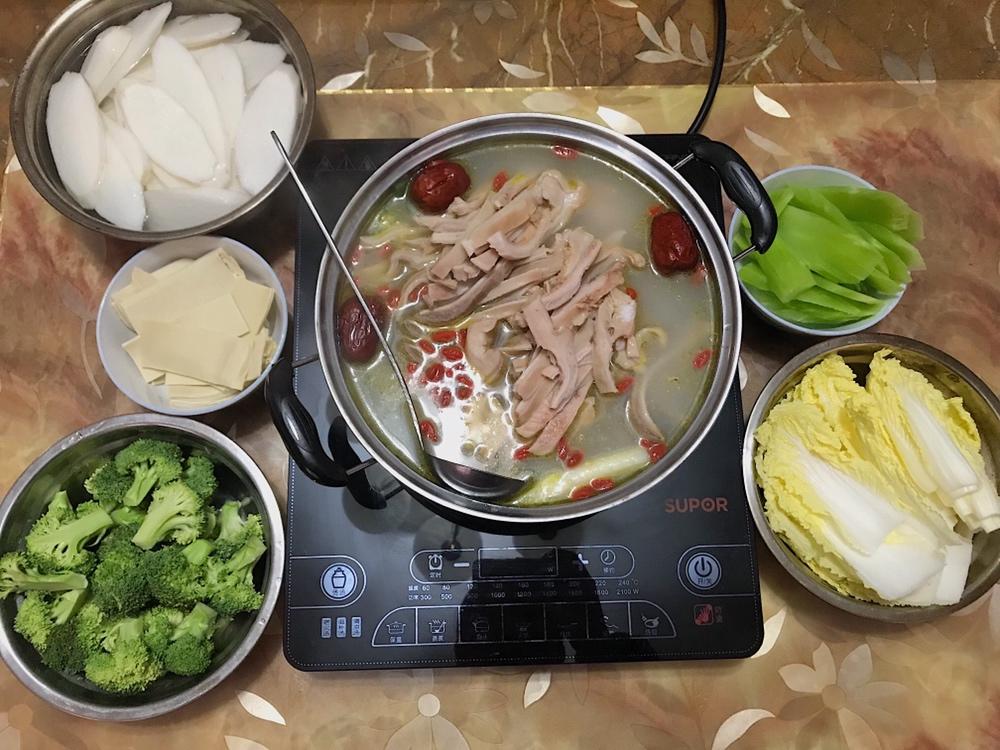 【猪肚鸡火锅】