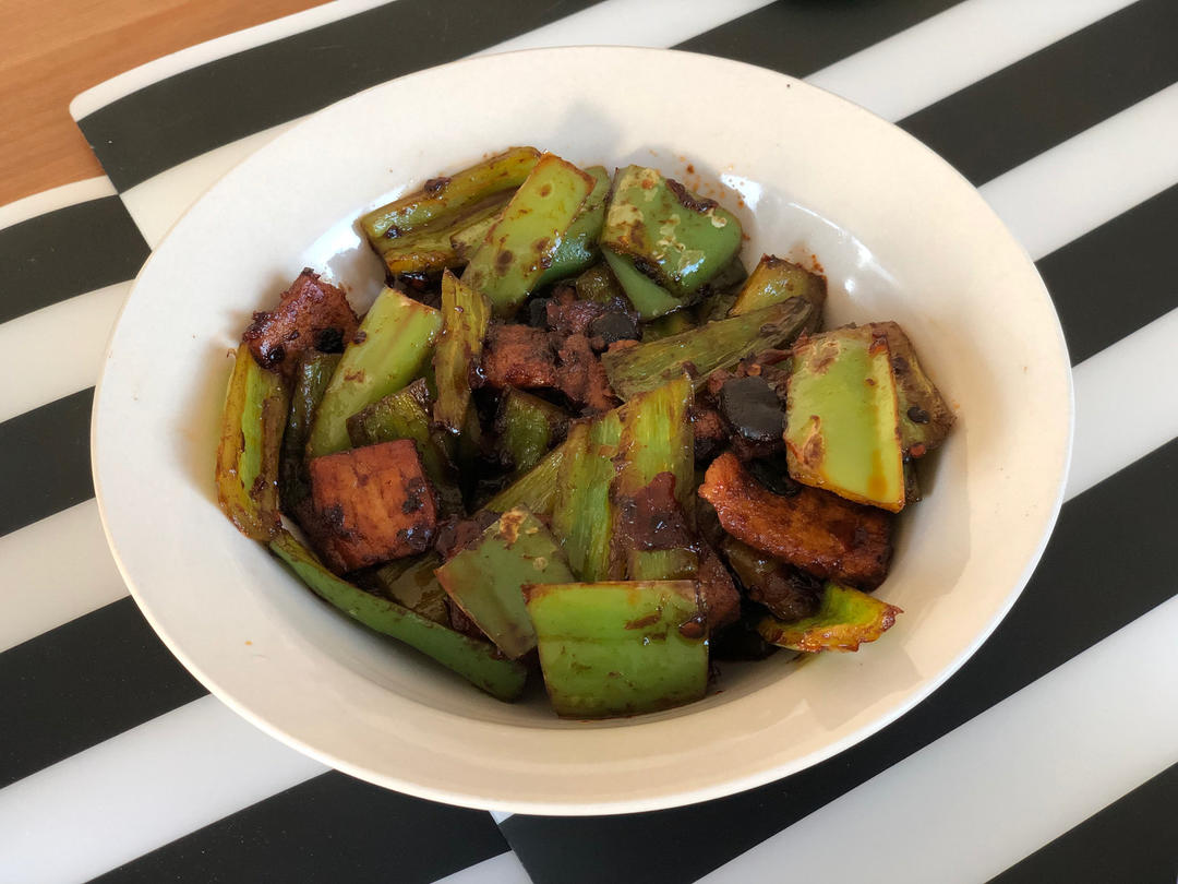 成都人家里的青椒回锅肉