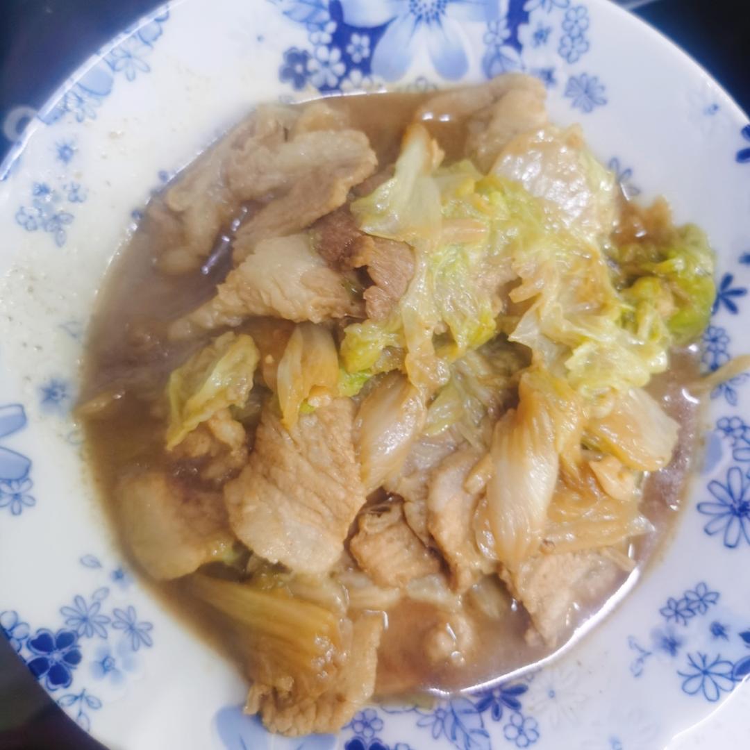 很香的白菜炖五花肉
