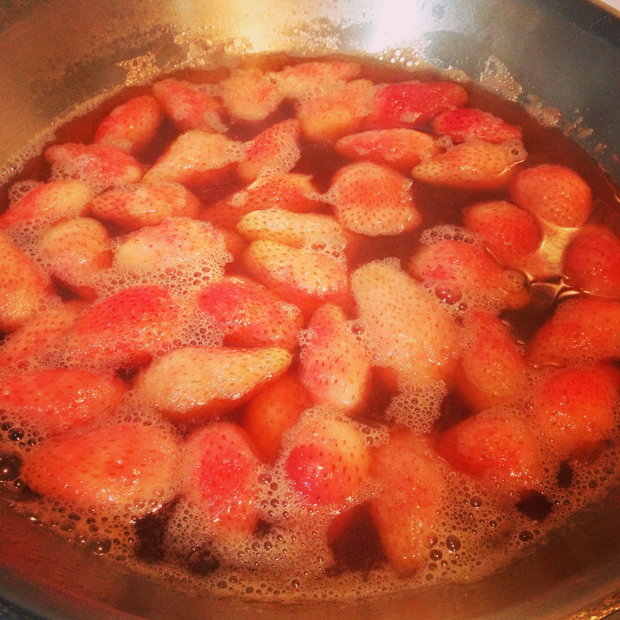 冰镇煮草莓（超级简单）的做法