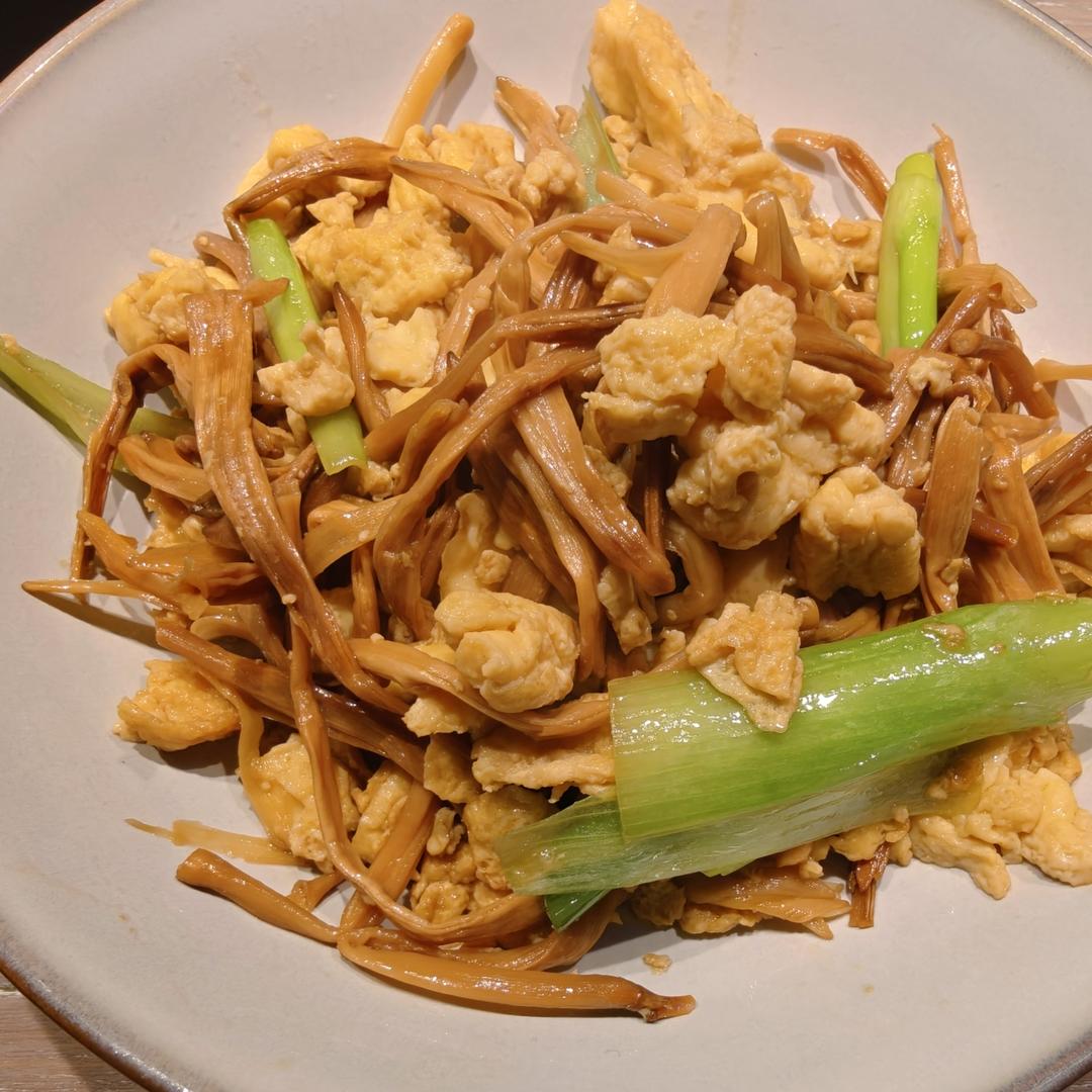 黄花菜炒鸡蛋（超香）