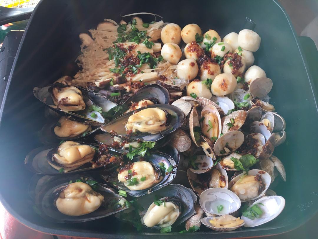 「乱炖海鲜锅」的做法