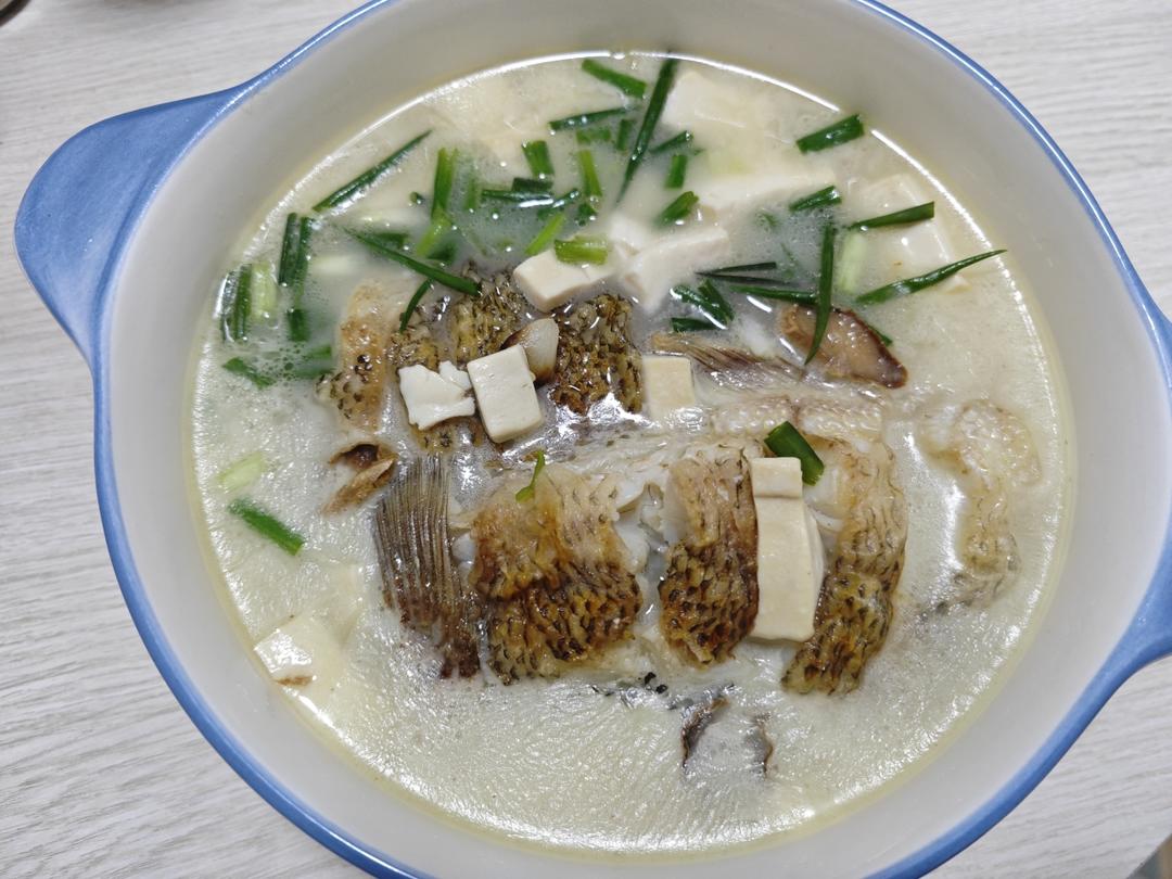 奶白鲫鱼豆腐汤|一条鱼最后的温柔