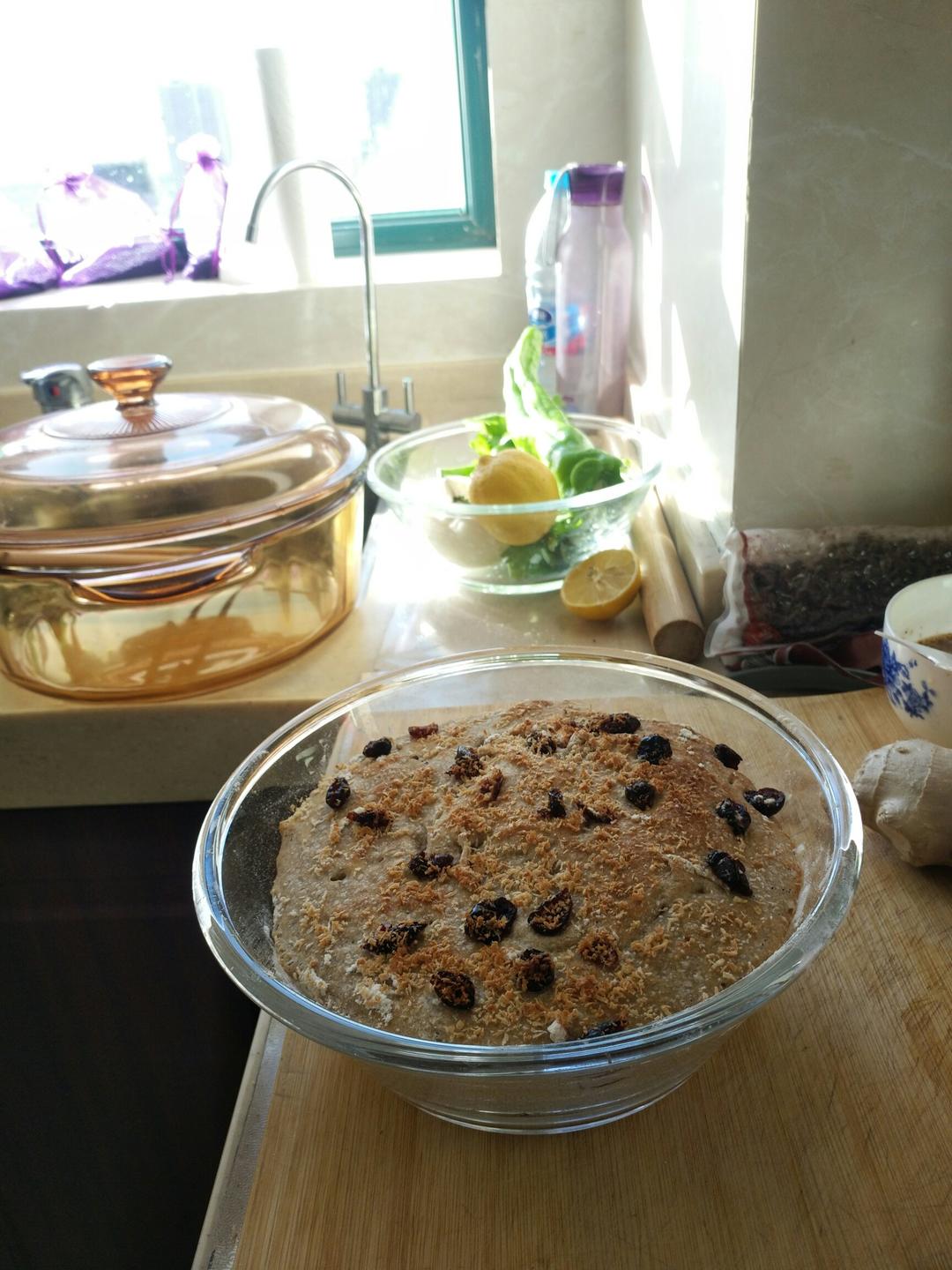 玻璃碗黑面包脆