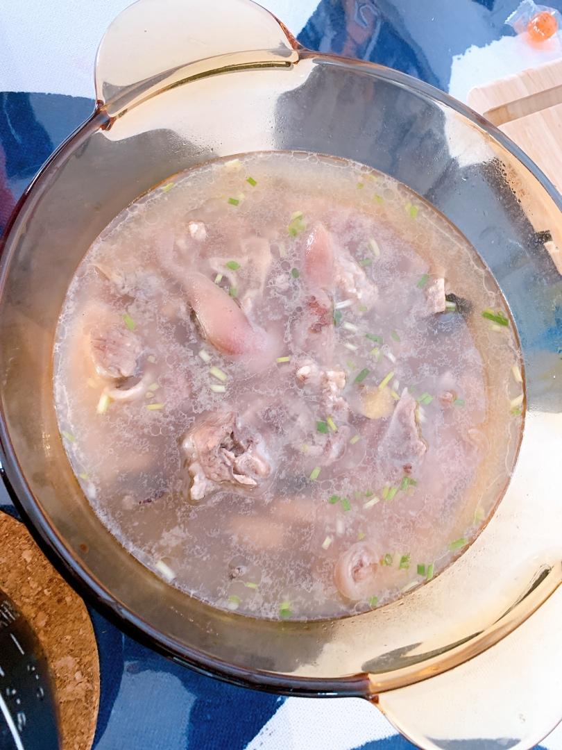 墨鱼炖肉汤