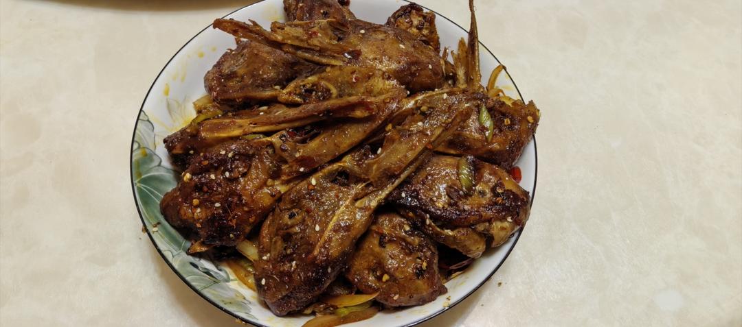麻辣干锅鸭头｜麻辣过瘾，越啃越香 超级好吃