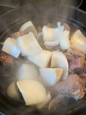 萝卜炖牛腩的做法 步骤4