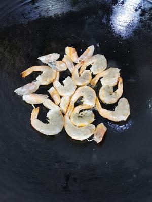 姜葱炒虾的做法 步骤8