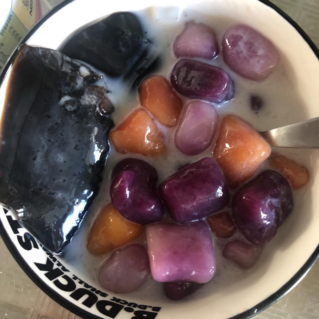 崔滢cy做的自制鲜芋仙芋圆另附蜜红豆和仙草冻的做法