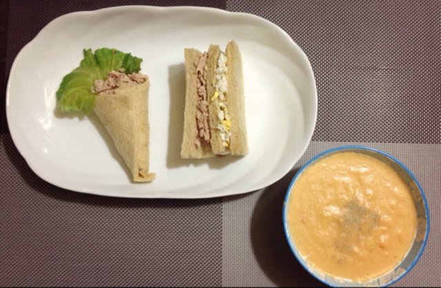 鲔鱼鸡蛋三明治