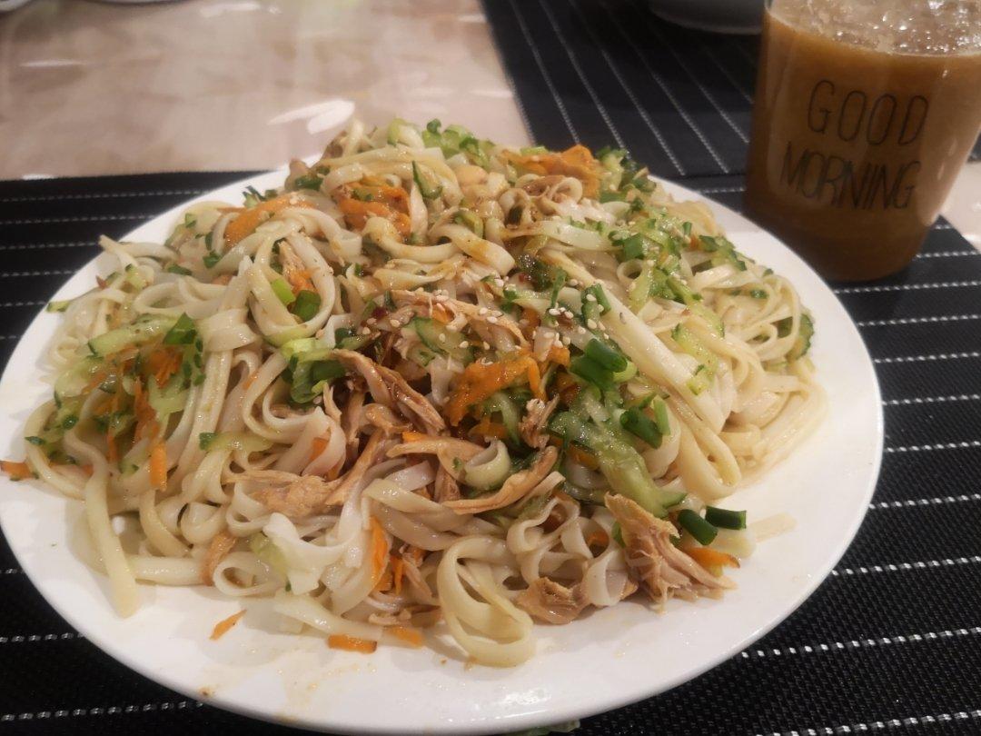 无敌好次滴凉拌鸡丝面！