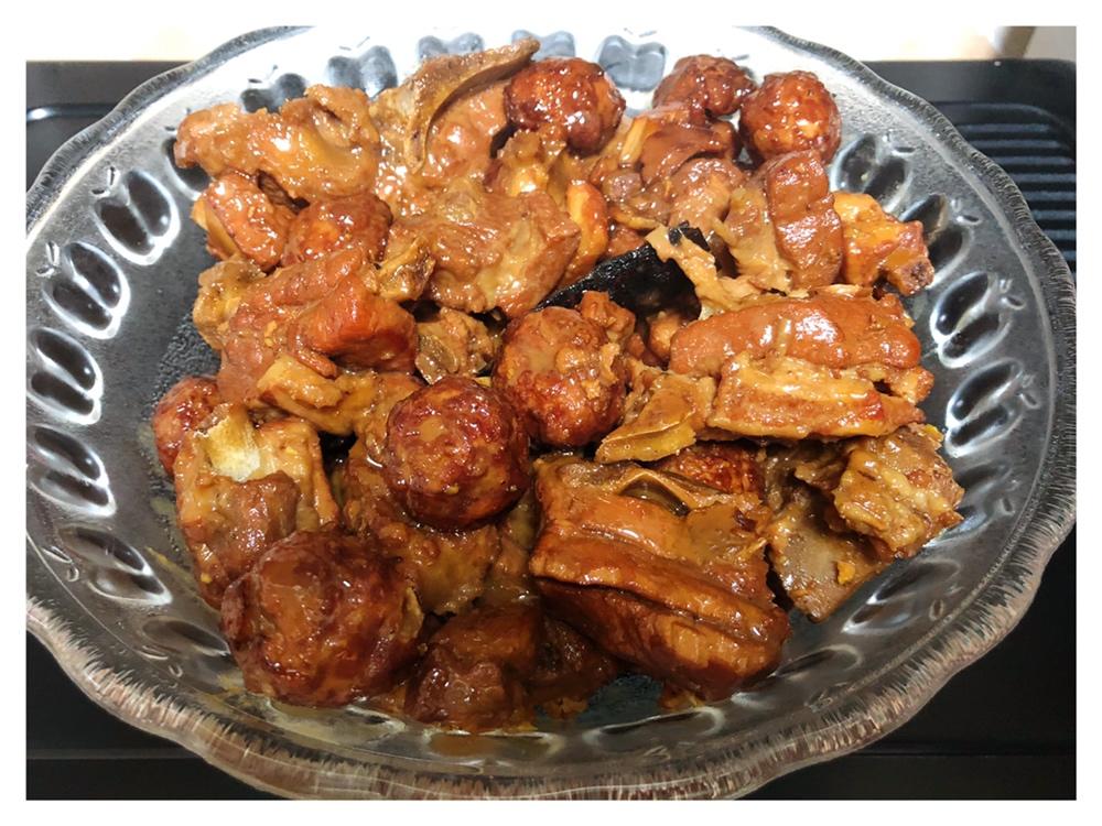 鹌鹑蛋红烧排骨