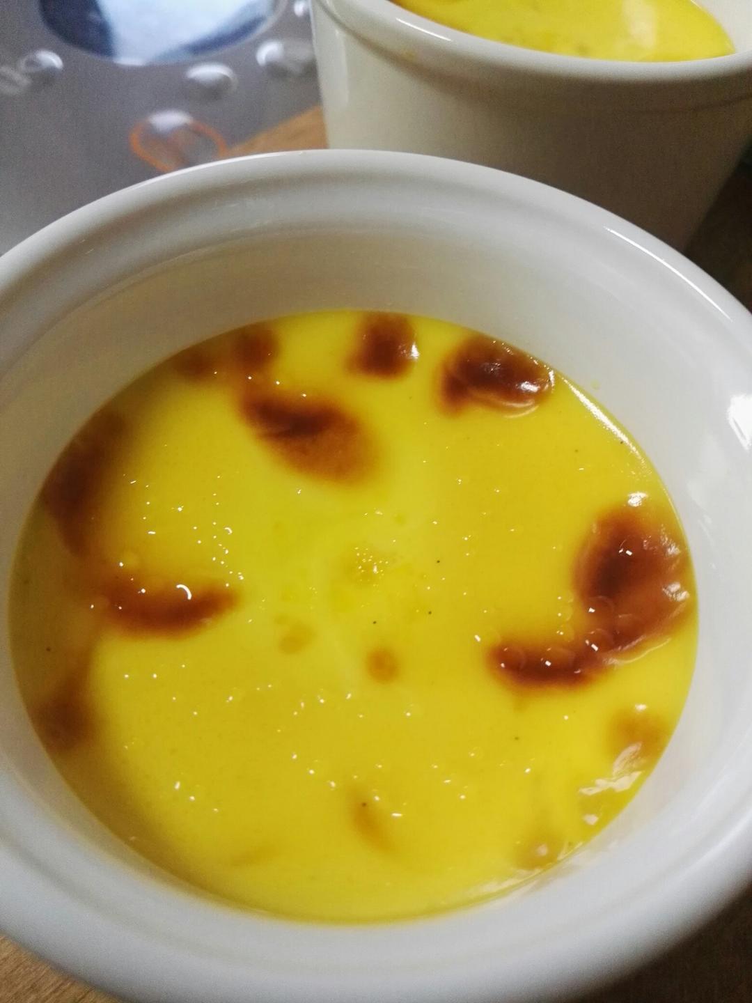 Crèmebrulée。法式烤布雷。焦糖布丁。