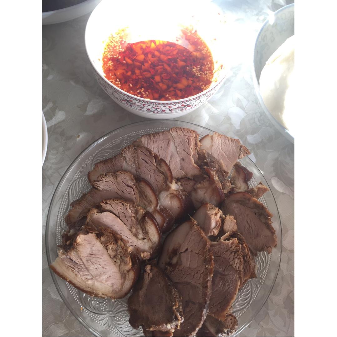 秘制酱肘子