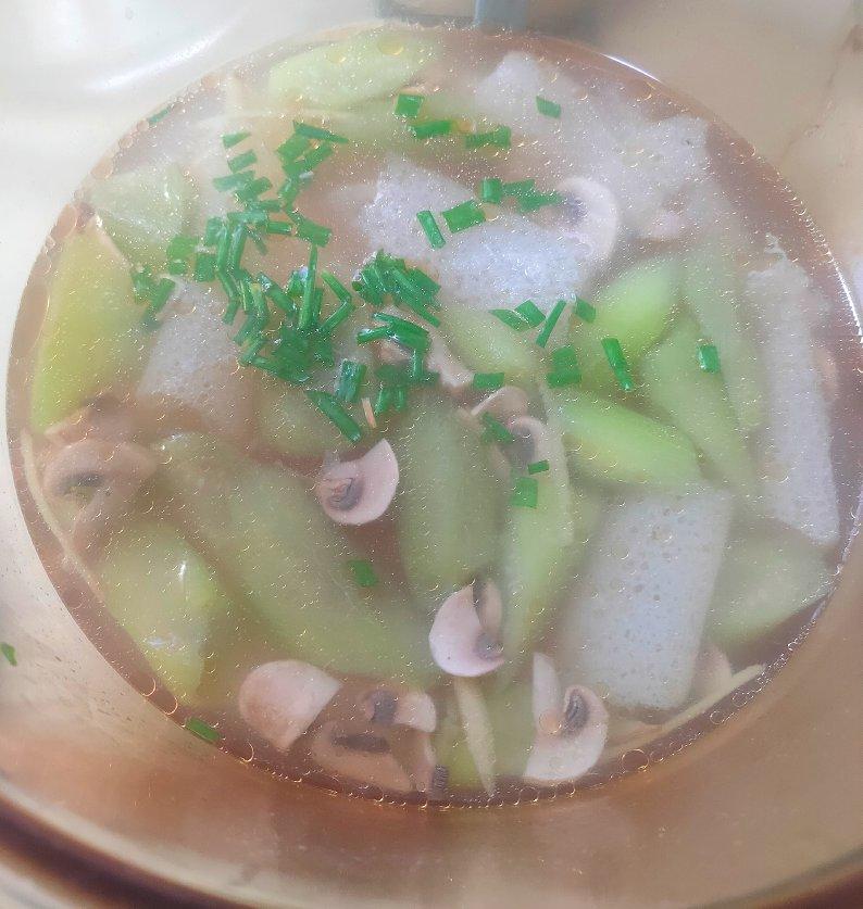 竹荪丝瓜菌菇汤