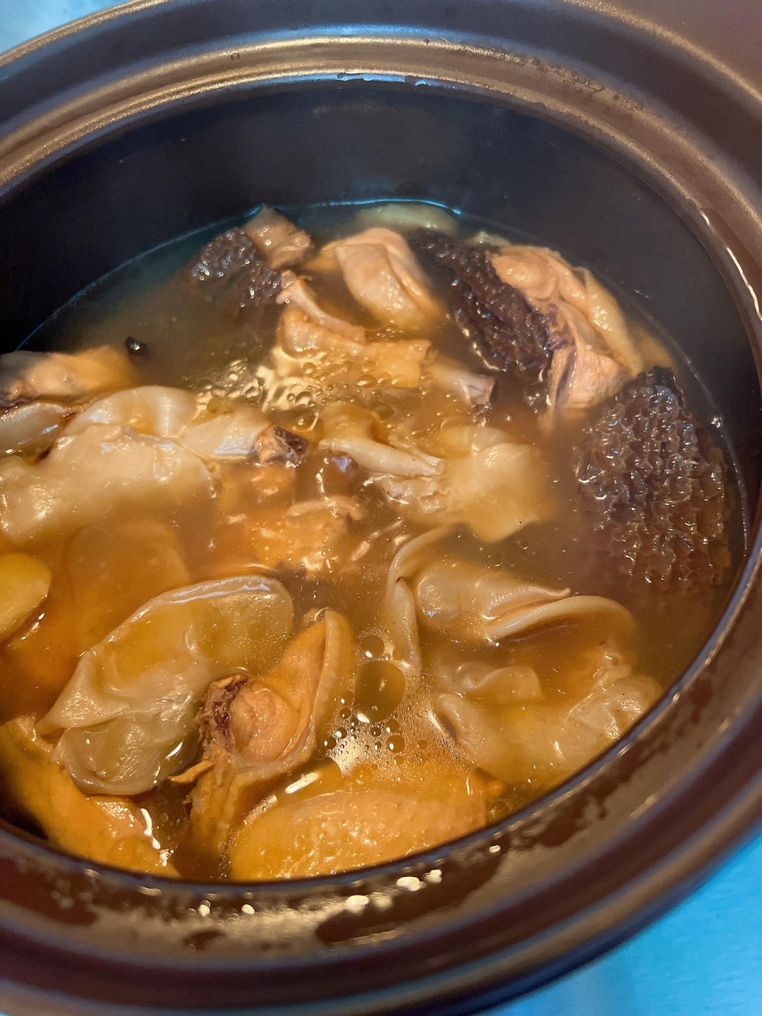 花胶羊肚菌虫草花鸡汤-教你煲广东汤