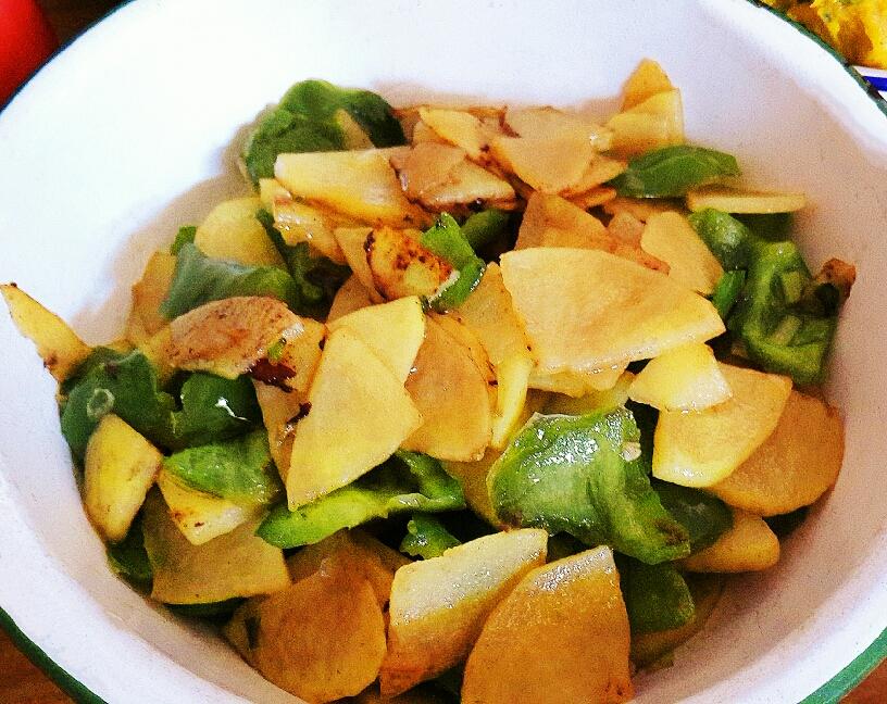 尖椒炒土豆片的做法