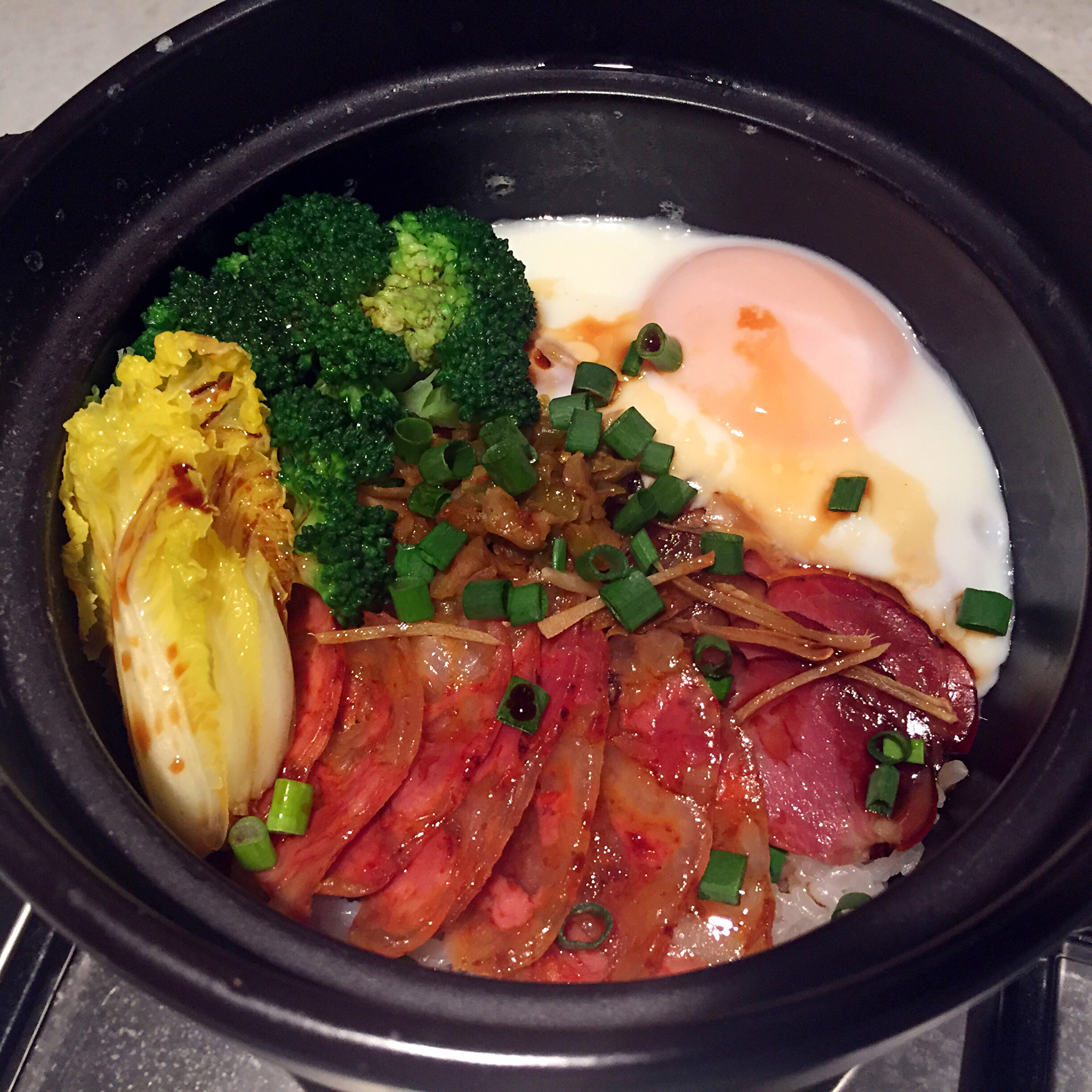 广式腊味煲仔饭