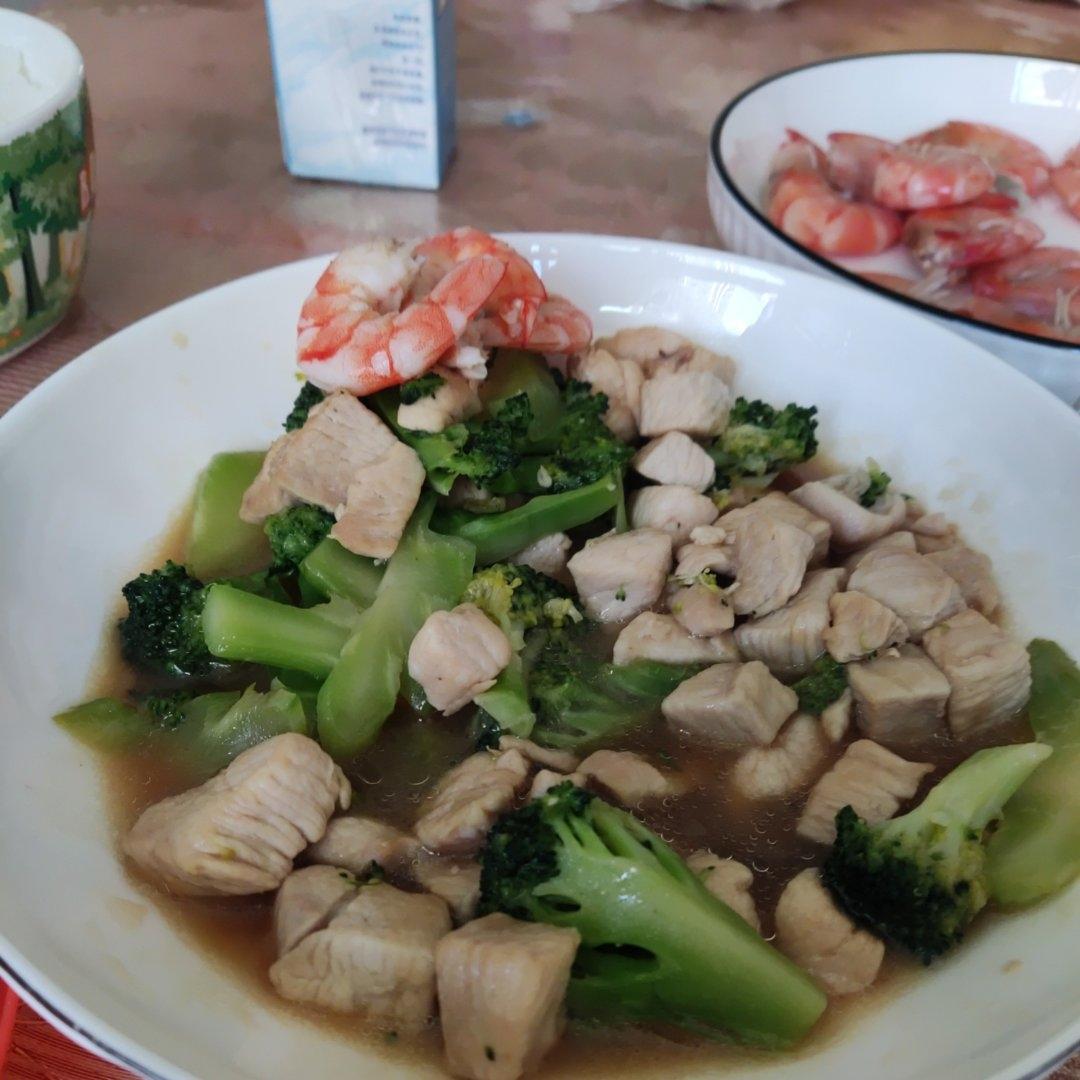 减脂增肌——西兰花炒鸡胸肉