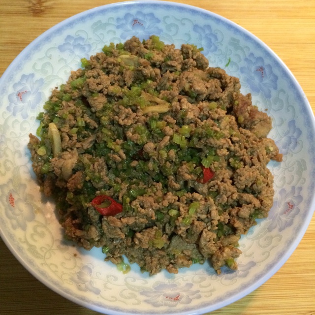 芹菜牛肉末「下饭神器」