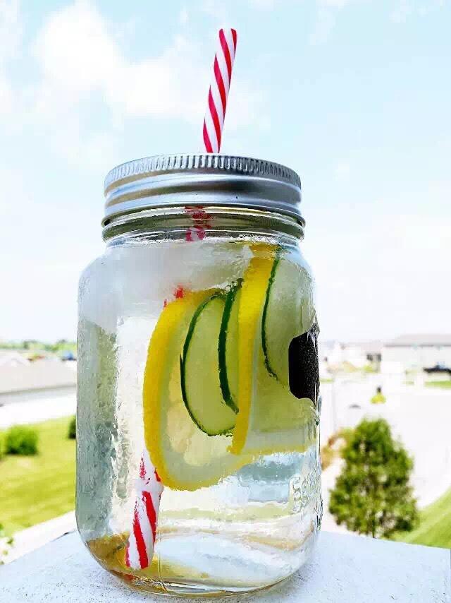 超简便的夏日饮 黄瓜水！的做法 步骤1