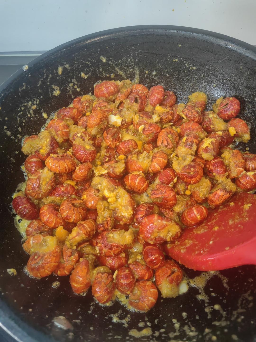 网红届的强强联手~咸蛋黄焗小龙虾
