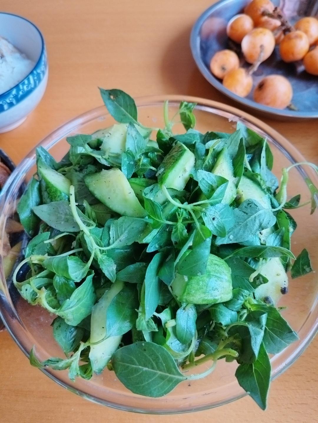 荆芥拌黄瓜