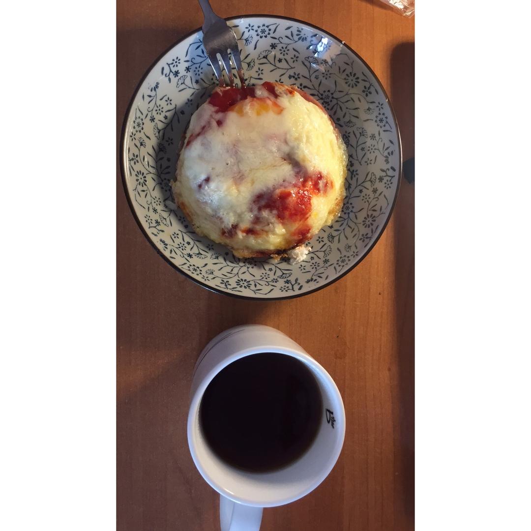 只需摆好材料去微波！惊艳全家的早餐端上桌：香肠奶酪烘蛋