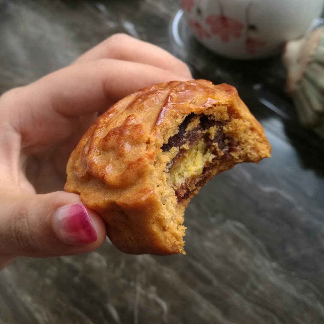 广式月饼－－蛋黄豆沙月饼