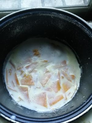 南瓜牛奶燕麦粥的做法 步骤2